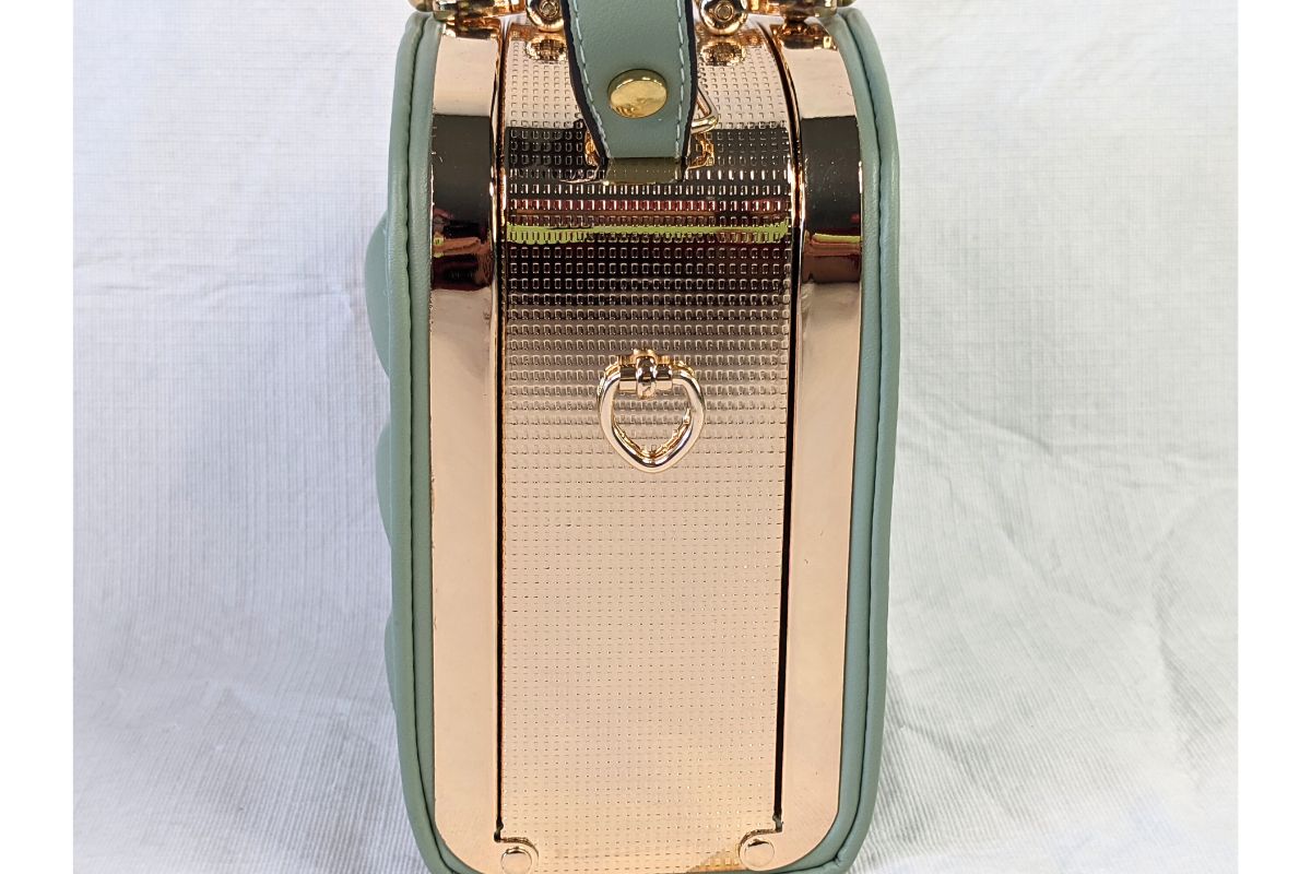 Armor purse